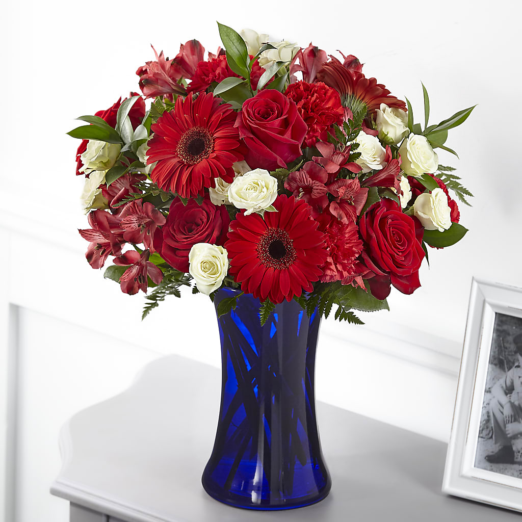 Hearts Embrace Bouquet – Green Leaf, West Springfield MA